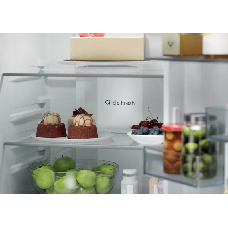 Candy CNBQT3518E kalusteisiin sijoitettava jääkaappi 251 L