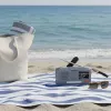 Marmitek RESQ 100 kannettava kampiradio — DAB/DAB+/FM, 3 W, LCD, USB-C, 3,5 mm liitäntä, vaaleanharmaa