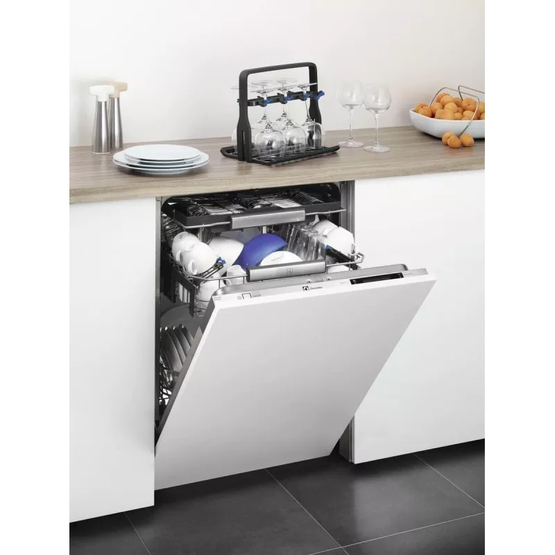 Viinilasiteline Electrolux 9029795540 — musta, 8 lasille, H260×B220×T330 mm