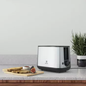Electrolux E3T1-3ST 7 2 leipäviipaletta 800 W harmaa, ruostumaton teräs