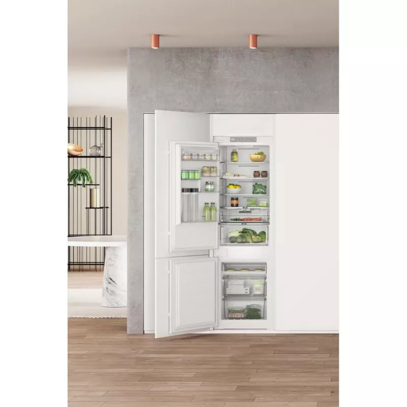 Whirlpool WHC18 T322 kalusteisiin asennettava jääkaappi 250 L