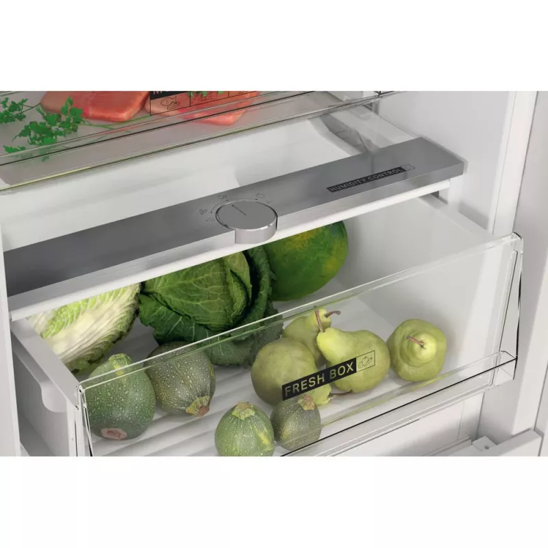 Whirlpool WHC18 T322 kalusteisiin asennettava jääkaappi 250 L
