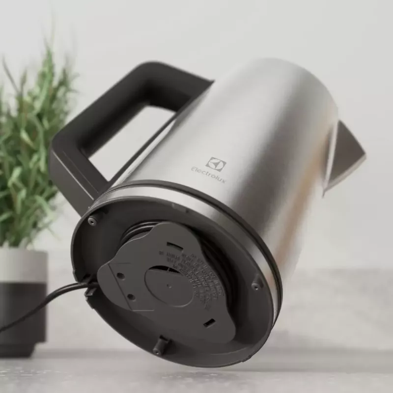 Electrolux E5K1-6ST sähköinen vedenkeitin 1,7 l 2400 W ruostumaton teräs