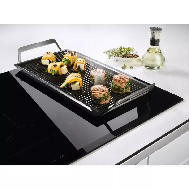 Electrolux EIV734 musta kalusteisiin asennettava induktioliesi 68 cm leveys 4 aluetta