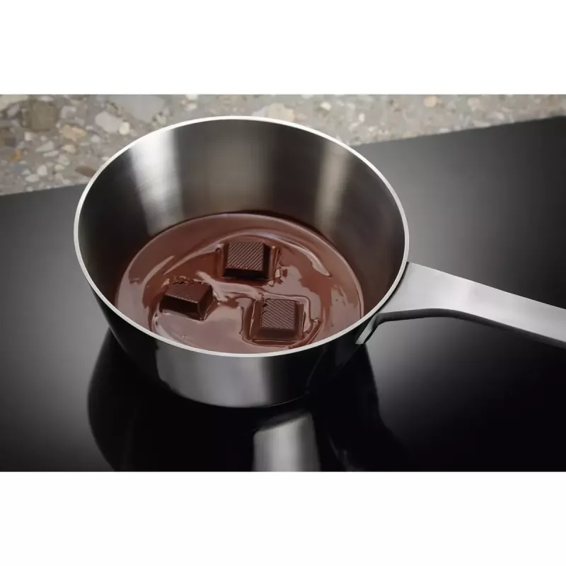 Electrolux EIV734 musta kalusteisiin asennettava induktioliesi 68 cm leveys 4 aluetta