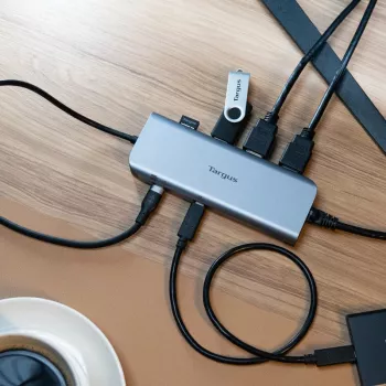 Targus Dual Video Mobile -telakka 140W EPR Pass-Thru, johdollinen, USB 3.2 Gen 2 (3.1 Gen 2) Type-C, 140 W, 1000 Mbit/s, harmaa, 10 Gbit/s