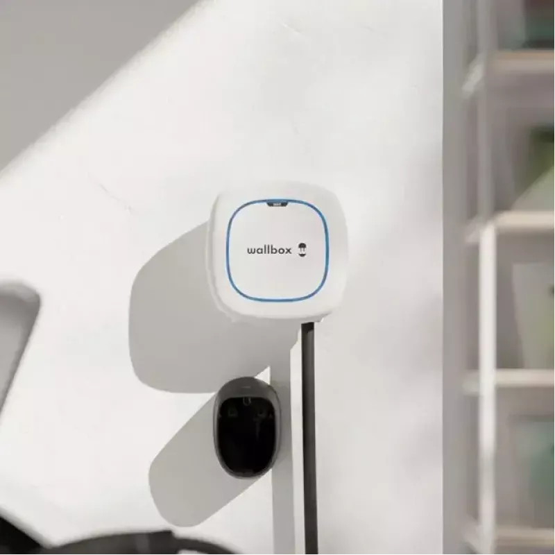 Wallbox Pulsar Max -latausasema 22 kW, Wi‑Fi & Bluetooth, 5 m kaapeli, IP54, IK10, valkoinen