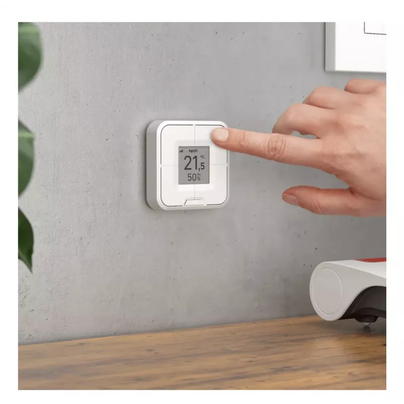 Langaton seinäkiinnitteinen älyohjain FRITZ Smart Control 440 — valkoinen, 69×69×18 mm