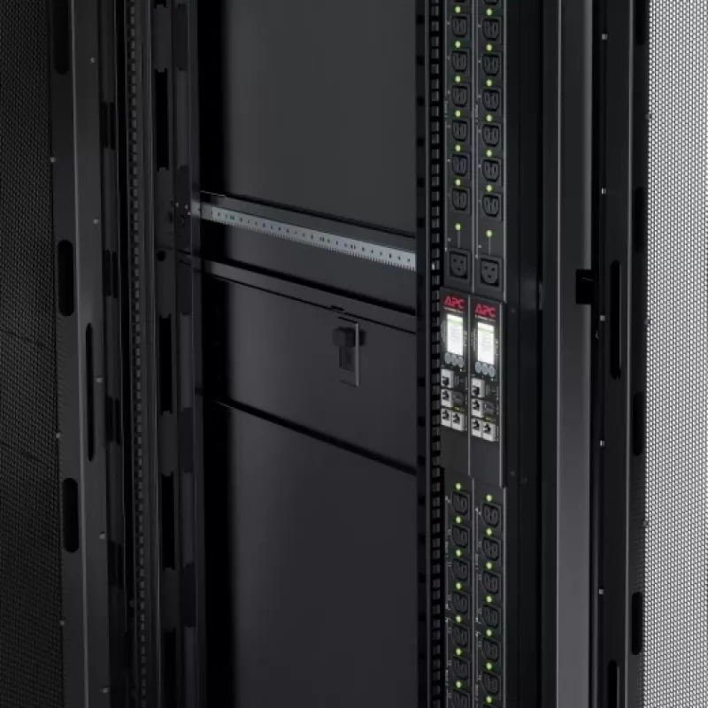 APC NetShelter Switched Rack PDU, 0U, 5,0kW, 200V ja 208V, 30A, 21 C13/C15 ja 3 C19/C21 pistorasiaa