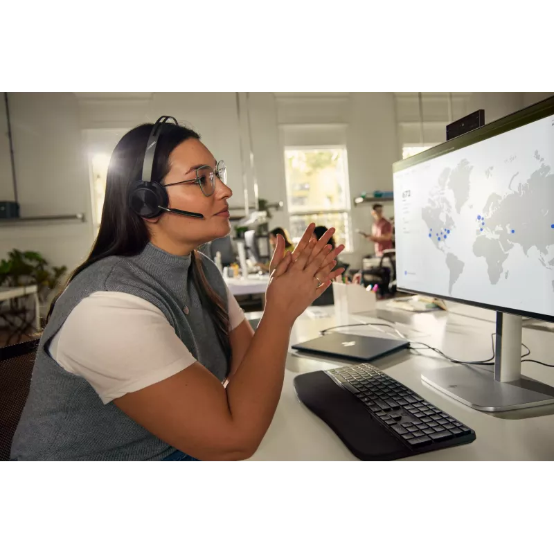 HP Poly Voyager Focus 2-M USB-C-C kuulokemikrofoni USB-C/A sovitin latausteline