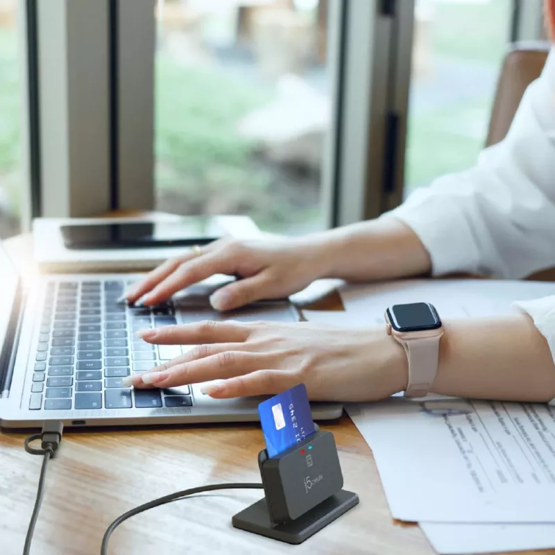j5create JUR261 USB™ Smart Card / CAC -lukijan teline, USB Type-A/USB Type-C, musta, 95 g