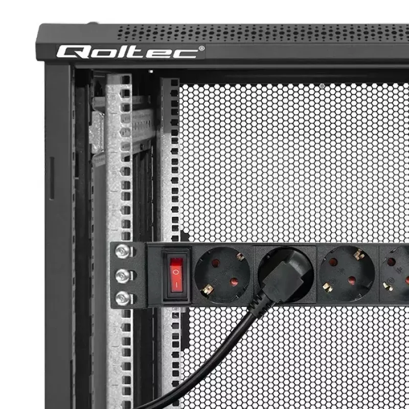Pistorasia QOLTEC 54603 — 1U rack-asennettava, tulo 16A, 4× suojakosketinpistorasiaa