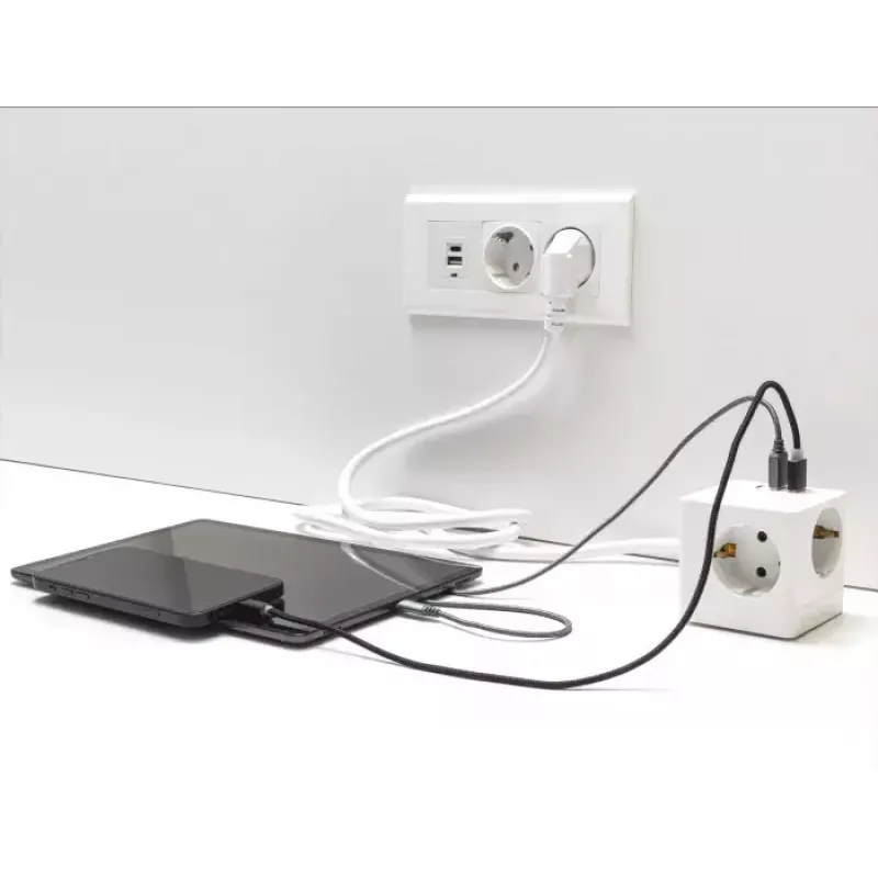 DeLOCK 11497 3-paikkainen pistorasiakuutio 1,5 m jatkojohdolla, USB-laturi, lapsilukko, valkoinen