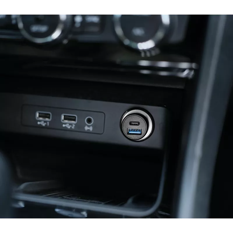 Savukkeensytytin TRUST Maxo Universal musta pikalataus auto 12-24V