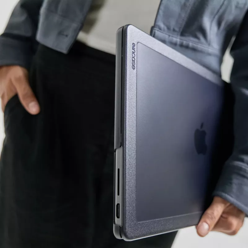 Incase Edge kova kuori Makrolon® 16 tuuman MacBook Pro (M1-M4, 2021-2024)