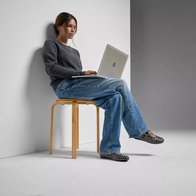 Incase Edge kova kuori Makrolon® 16 tuuman MacBook Pro (M1-M4, 2021-2024)