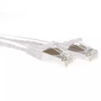 ACT valkoinen 5 m SFTP CAT6A -verkkokaapeli salvasuojalla RJ45-liittimillä