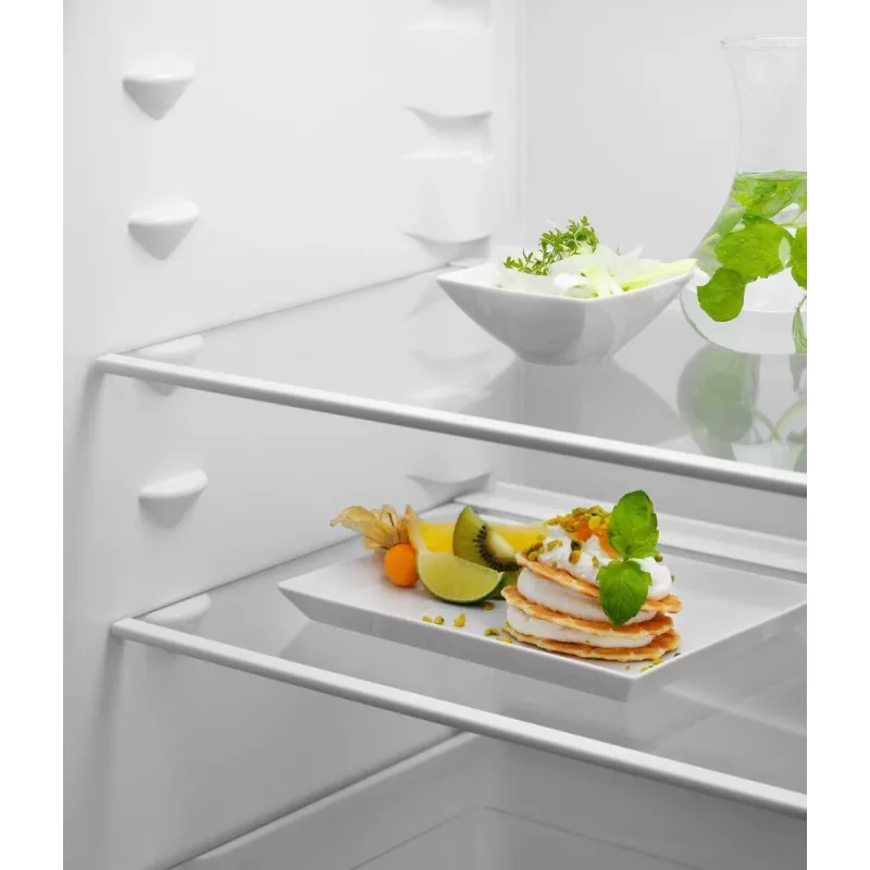 Kalusteisiin asennettava jääkaappi Electrolux LND5FE18S 269 L