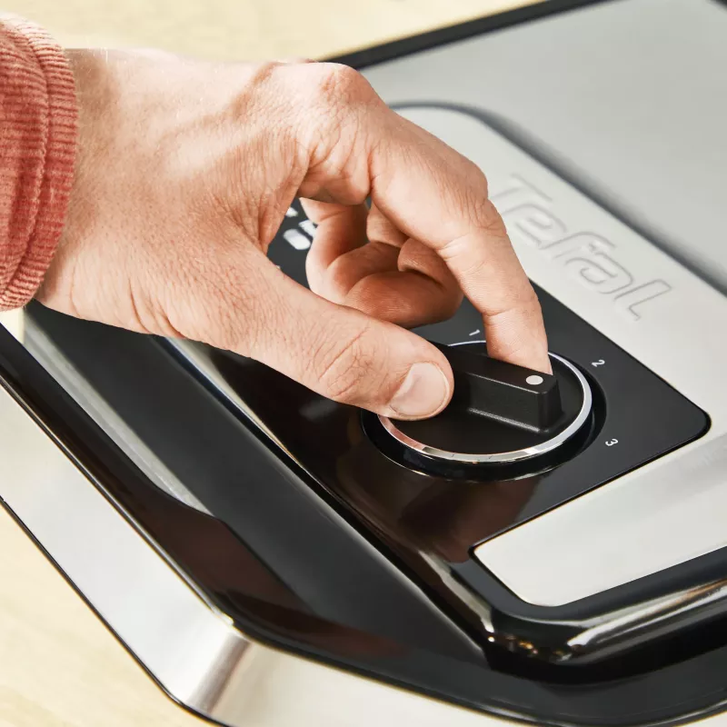 Kontaktigrilli Tefal Inicio Adjust GC272D10 tarttumattomilla levyillä ja säädettävällä lämpötilalla