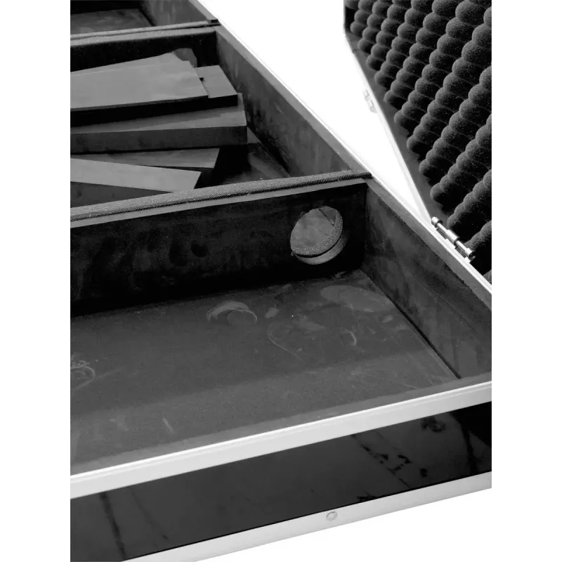 Flightcase Roadinger 30125346 DJ-kontrolleri vaneri musta hopea