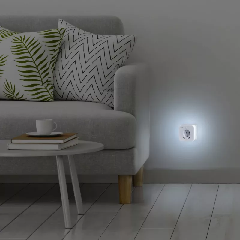 Hama 00223498 LED-yövalo pistorasialla, 2 USB-lähtöä, liike- ja valotunnistin