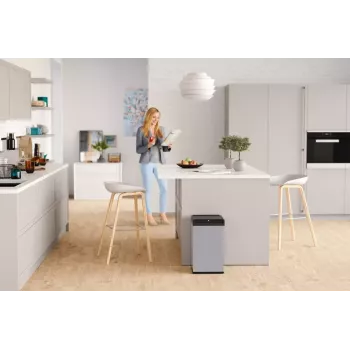 Suorakaiteen muotoinen heilurikantinen jäteastia L Hailo Big-Box