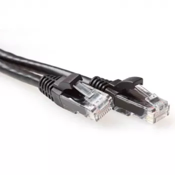 ACT musta 0,5 metrin U/UTP CAT6A patch-kaapeli snagless RJ45-liittimillä