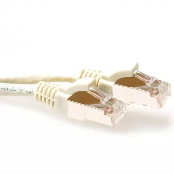 ACT ivory 5 m SFTP CAT6A -verkkokaapeli, rastassuoja ja RJ45-liittimet