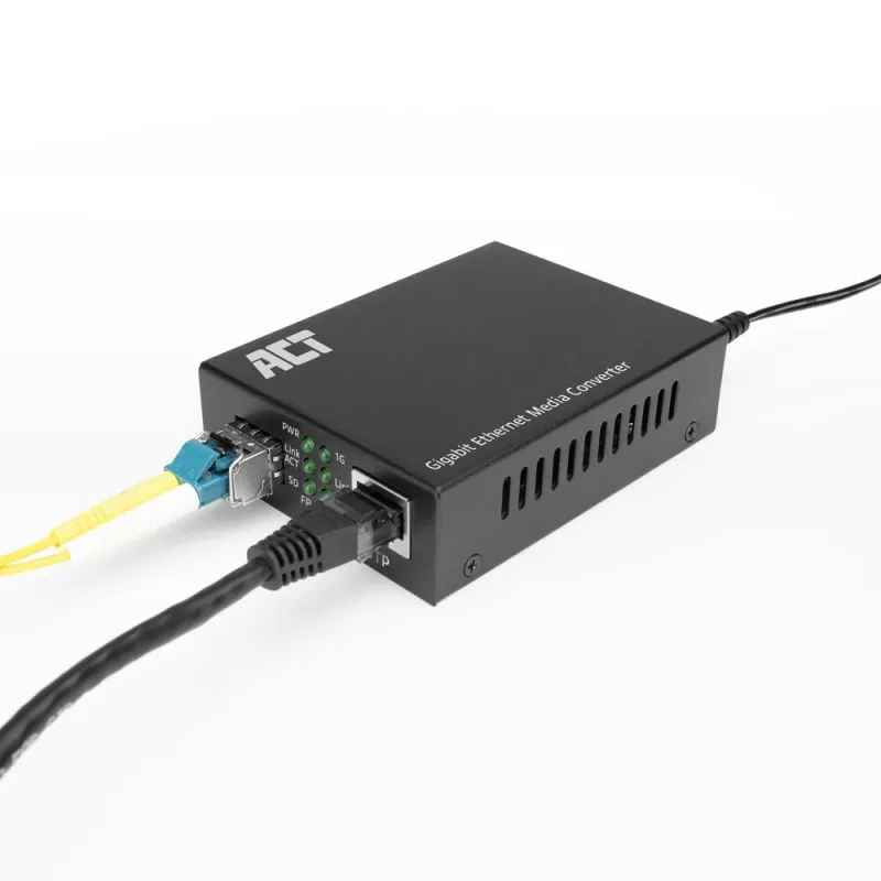 Verkkomediakonvertteri ACT AC4451 1000 Mbit/s multimode singlemode musta