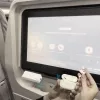 Hama 00014171 Bluetooth-äänilähetin lentokoneisiin ja yleiskäyttöön, 10 h, AUX, valkoinen
