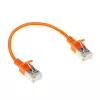 ACT oranssi 0,5 metrin LSZH U/FTP CAT6A datakeskuksen Slimline-patchkaapeli lukituskynsien suojalla RJ45-liittimillä