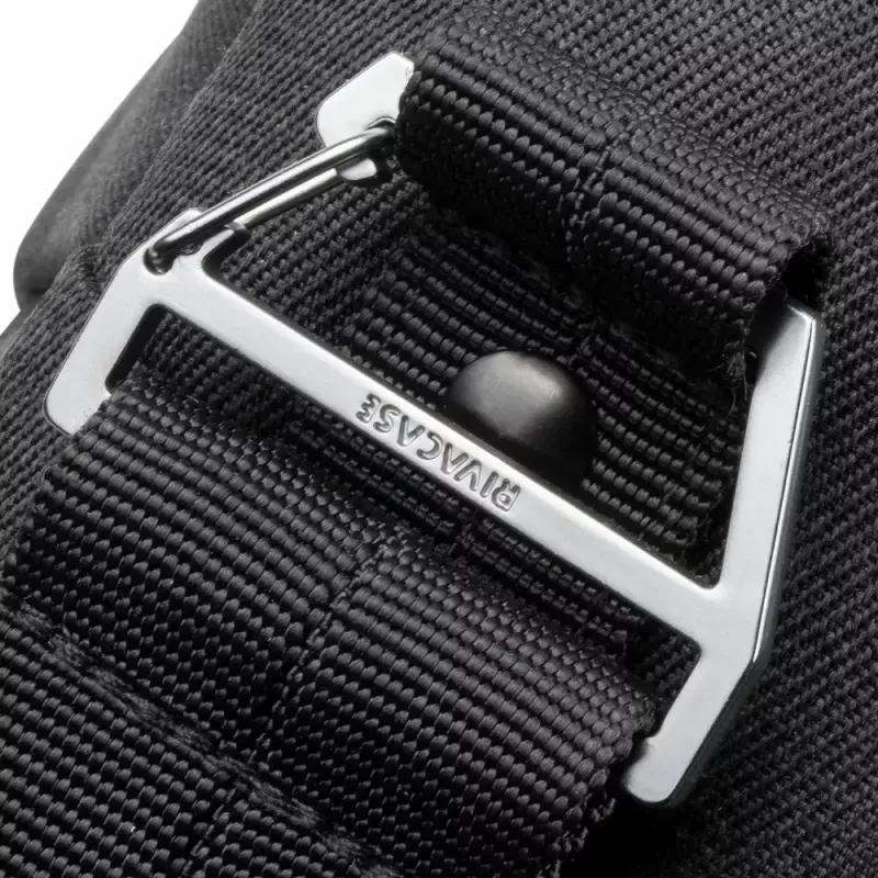 Rivacase 8134 Clark -kannettavan tietokoneen laukku 39,6 cm (15,6 tuumaa), musta