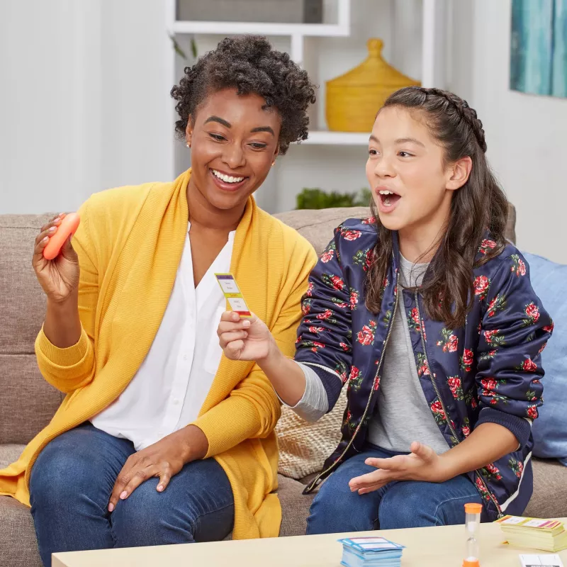 Hasbro Taboo Kids vs. Parents, 8 v, perhepeli
