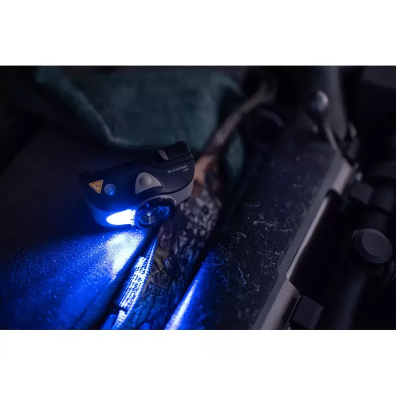 Käsitaskulamppu Ledlenser MH8 musta