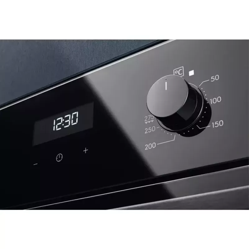 Kalusteisiin asennettava uuni Electrolux EOE5C71Z sähkö