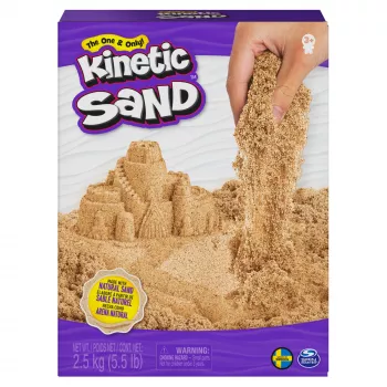 Kinetic Sand, 5,5 lbs (2,5 kg) luonnonruskea leikkihiekka askarteluun, hiekkalaatikko, Amazon Exclusive (pakkaus voi vaihdella), muovailtavat sensoriset lelut, yli 3-vuotiaille