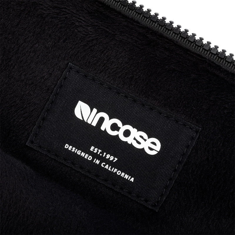 Incase Compact Sleeve Woolenex-kankaalla 14 tuuman MacBook Prolle (M1-M4, 2021-2024)