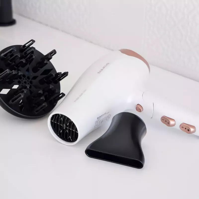 Hiustenkuivaaja Taurus STUDIO 2500 IONIC 2400 W valkoinen, ionitoiminto, 3 lämpötilatasoa, 2 nopeustasoa, diffuusori ja suutin
