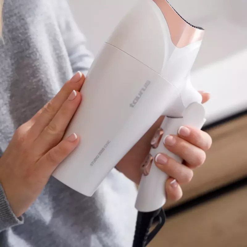 Hiustenkuivaaja Taurus STUDIO 2500 IONIC 2400 W valkoinen, ionitoiminto, 3 lämpötilatasoa, 2 nopeustasoa, diffuusori ja suutin