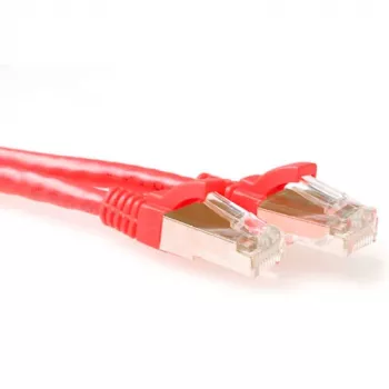 ACT punainen 0,5 m SFTP CAT6A -verkkokaapeli snagless RJ45-liittimillä