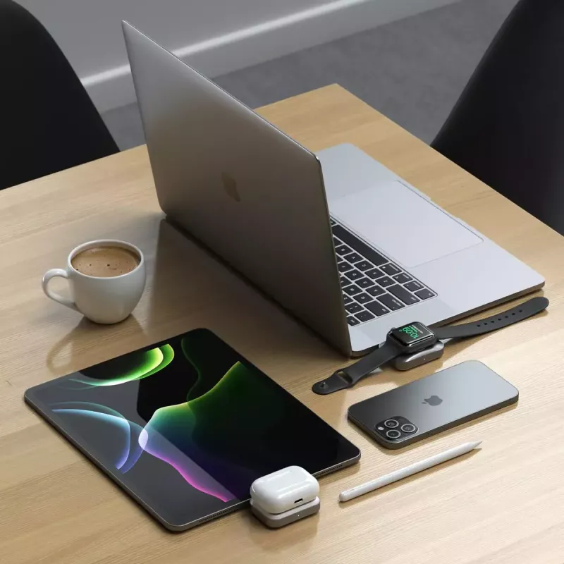 Mobiililaitteiden laturi Satechi ST-UC2WCDM USB langaton lataus kuulokkeet älykello hopea valkoinen