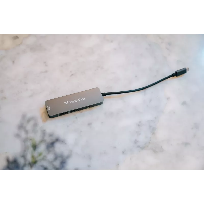 Verbatim USB-C Essentials -multiport-keskitin 4 porttia: HDMI, USB-C PD, USB-A 3.2 Gen 1, USB-A