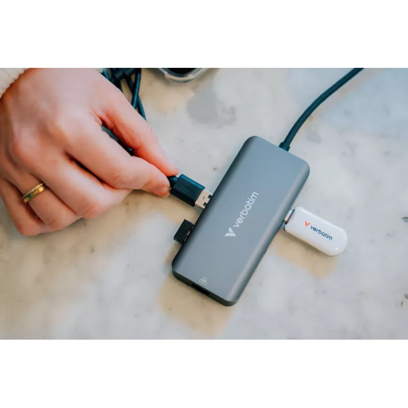 Verbatim USB-C Essentials -multiport-keskitin 6 porttia: RJ45, HDMI, USB-C PD, 3 x USB-A 3.2 Gen 1