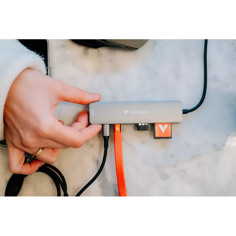 Verbatim USB-C Essentials -multiport-keskitin 7 porttia: HDMI, USB-C, USB-C 3.2 Gen 1, 2 x USB-A 3.2 Gen 1, SD & microSD