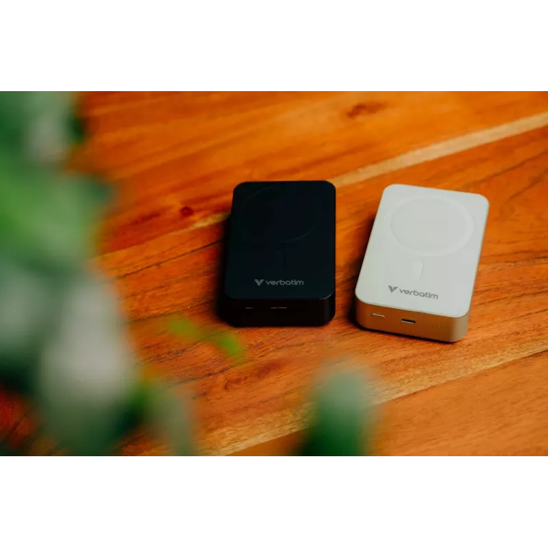 Verbatim Charge 'n' Go Essentials -varavirtalähde magneettinen langaton 20000 mAh musta
