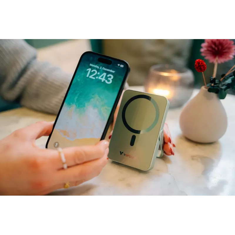 Verbatim Charge 'n' Go magneettinen langaton varavirtalähde jalustalla – 10000 mAh musta