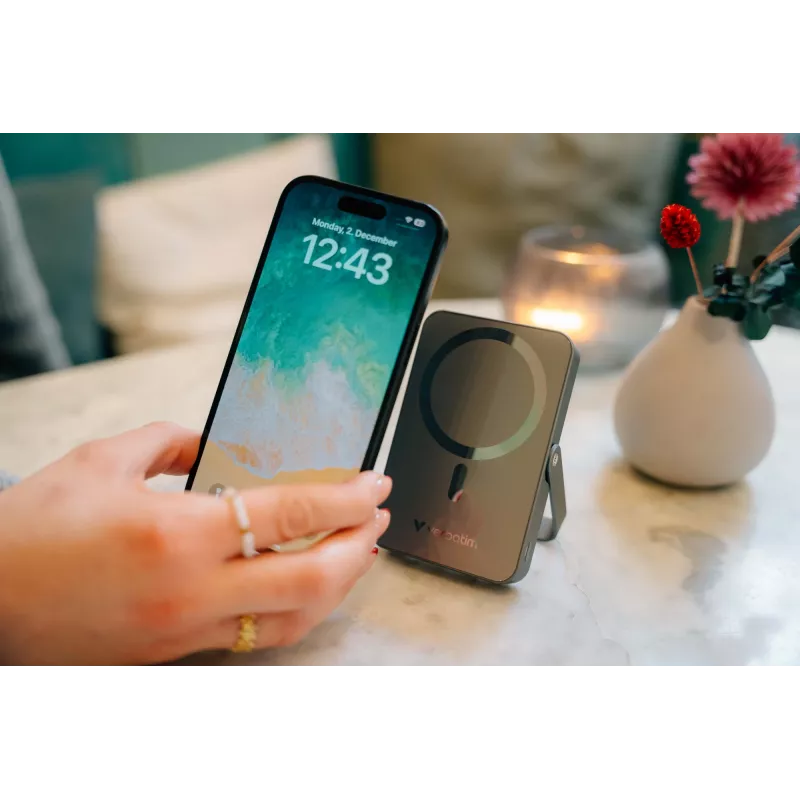 Verbatim Charge 'n' Go magneettinen langaton varavirtalähde jalustalla – 10000 mAh harmaa