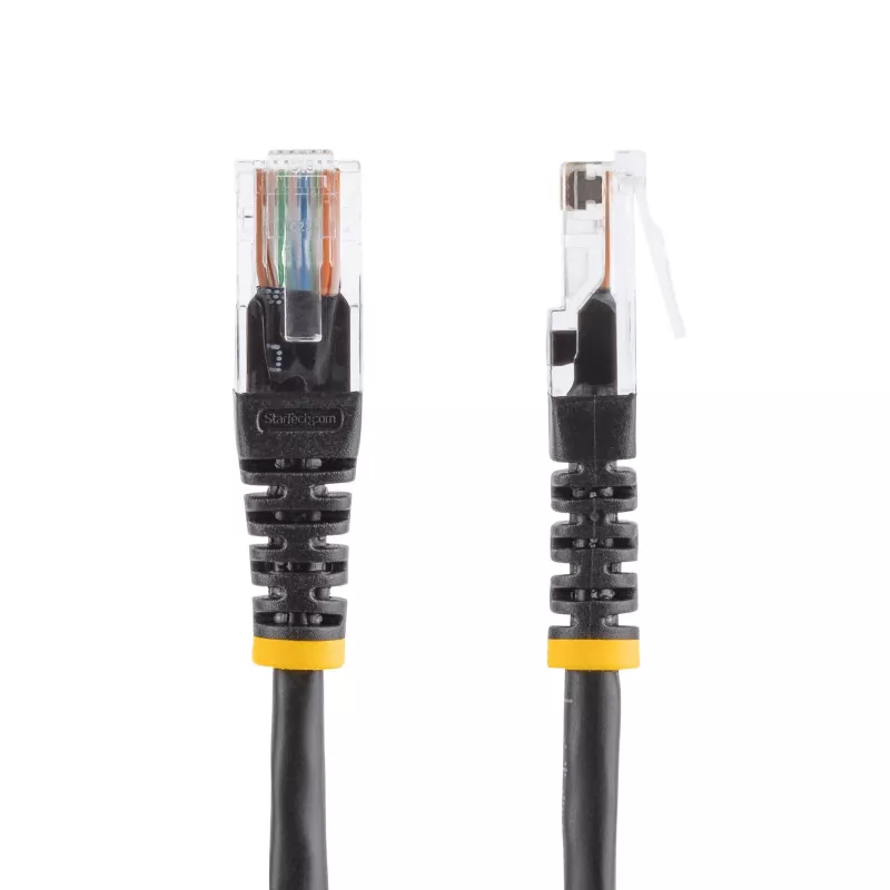 StarTech.com Cat5e patch-kaapeli valetuilla RJ45-liittimillä – 15 m – musta