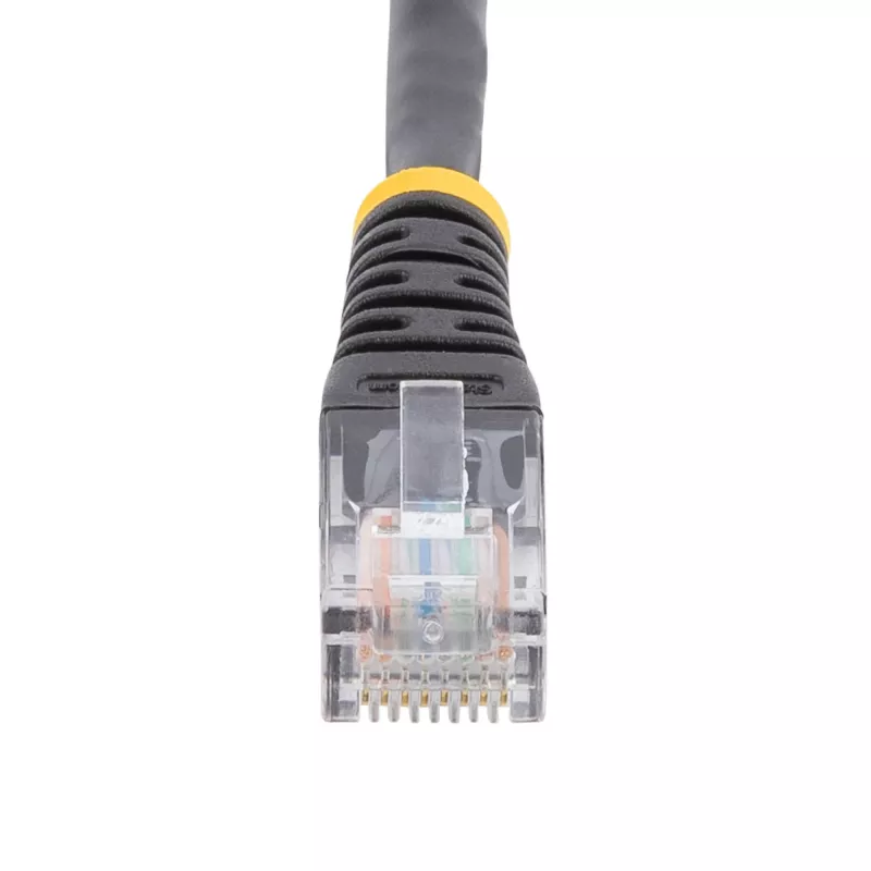 StarTech.com Cat5e patch-kaapeli valetuilla RJ45-liittimillä – 15 m – musta