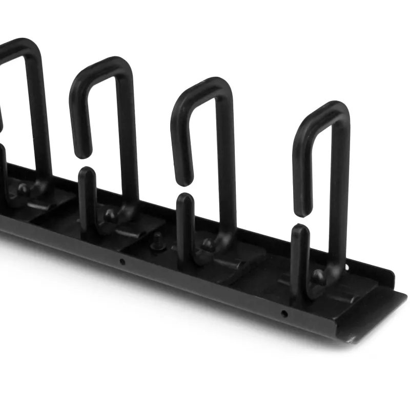 StarTech.com pystysuuntainen kaapelinhallinta D-renkakoukuilla – 0U – 2,8 ft